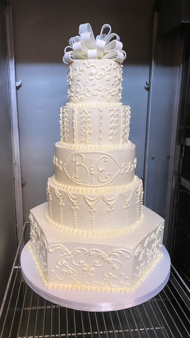 15 Amazing and Most Beautiful Wedding Cake Designs 2020